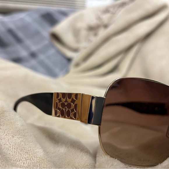 Authentic coach sunglasses mint condition with original case - Picture 9 of 12